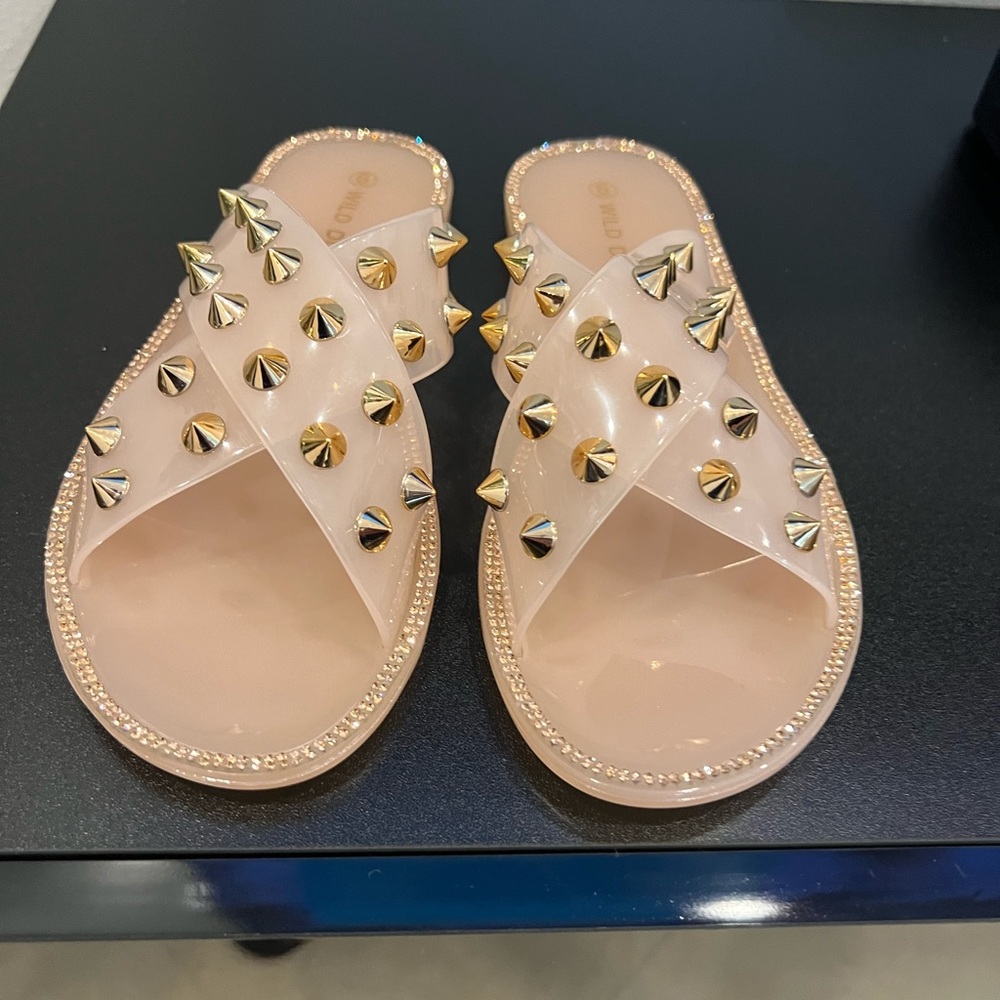 Wild Diva Lounge Slide Women Sandals almost new size :6”